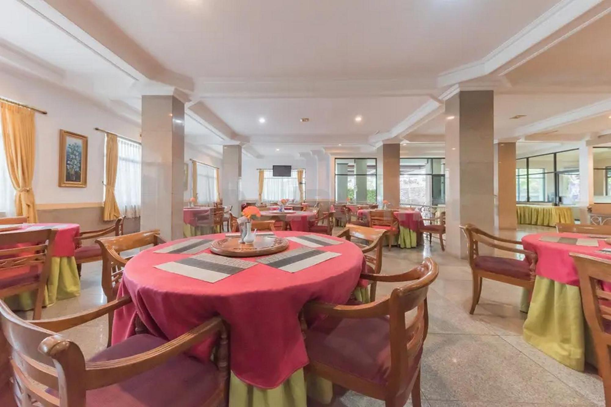 Hotel Ayong Linggarjati Kuningan Mitra Reddoorz المظهر الخارجي الصورة