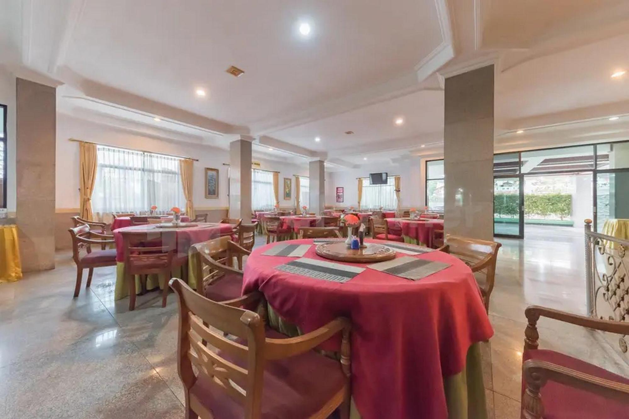 Hotel Ayong Linggarjati Kuningan Mitra Reddoorz المظهر الخارجي الصورة