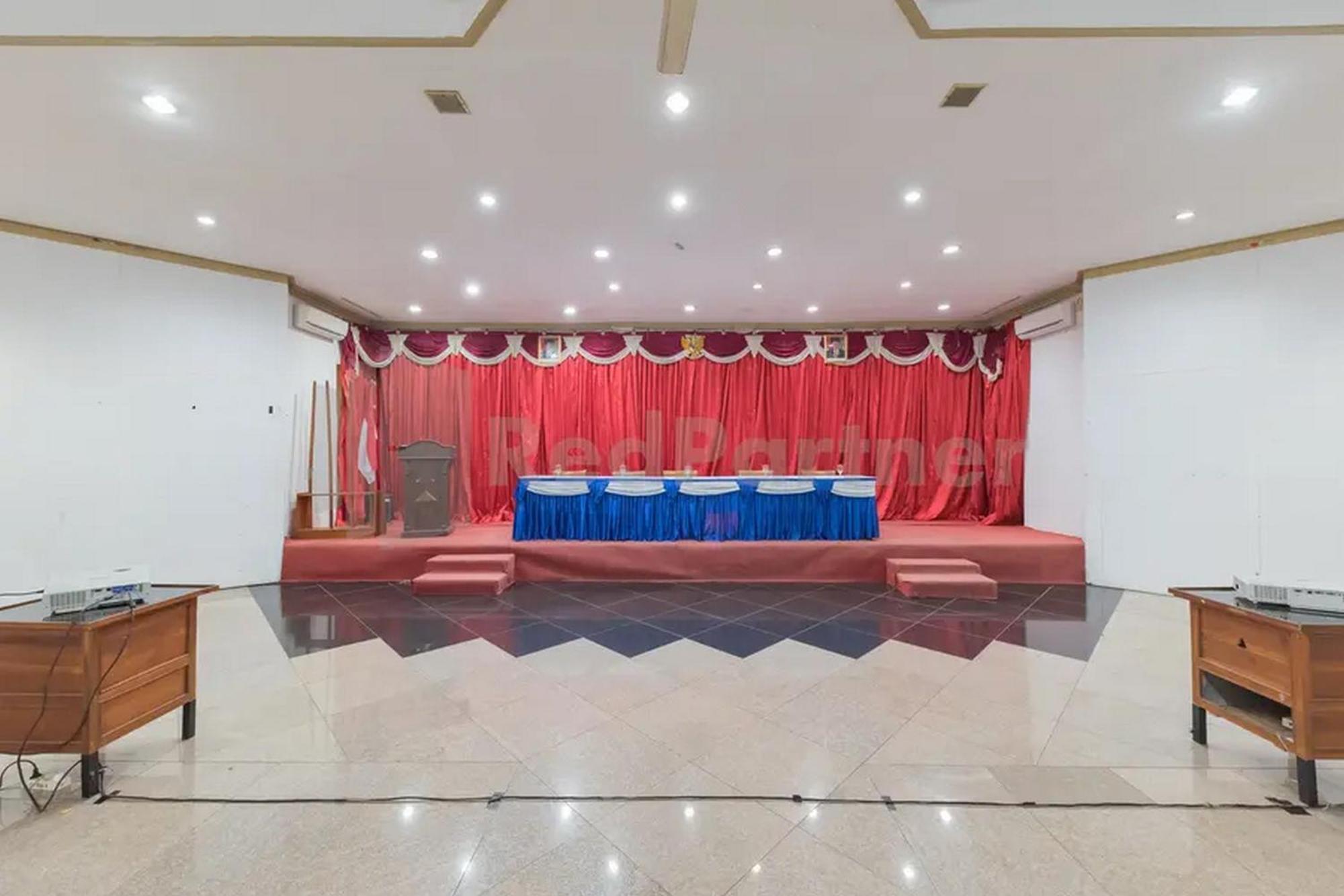 Hotel Ayong Linggarjati Kuningan Mitra Reddoorz المظهر الخارجي الصورة