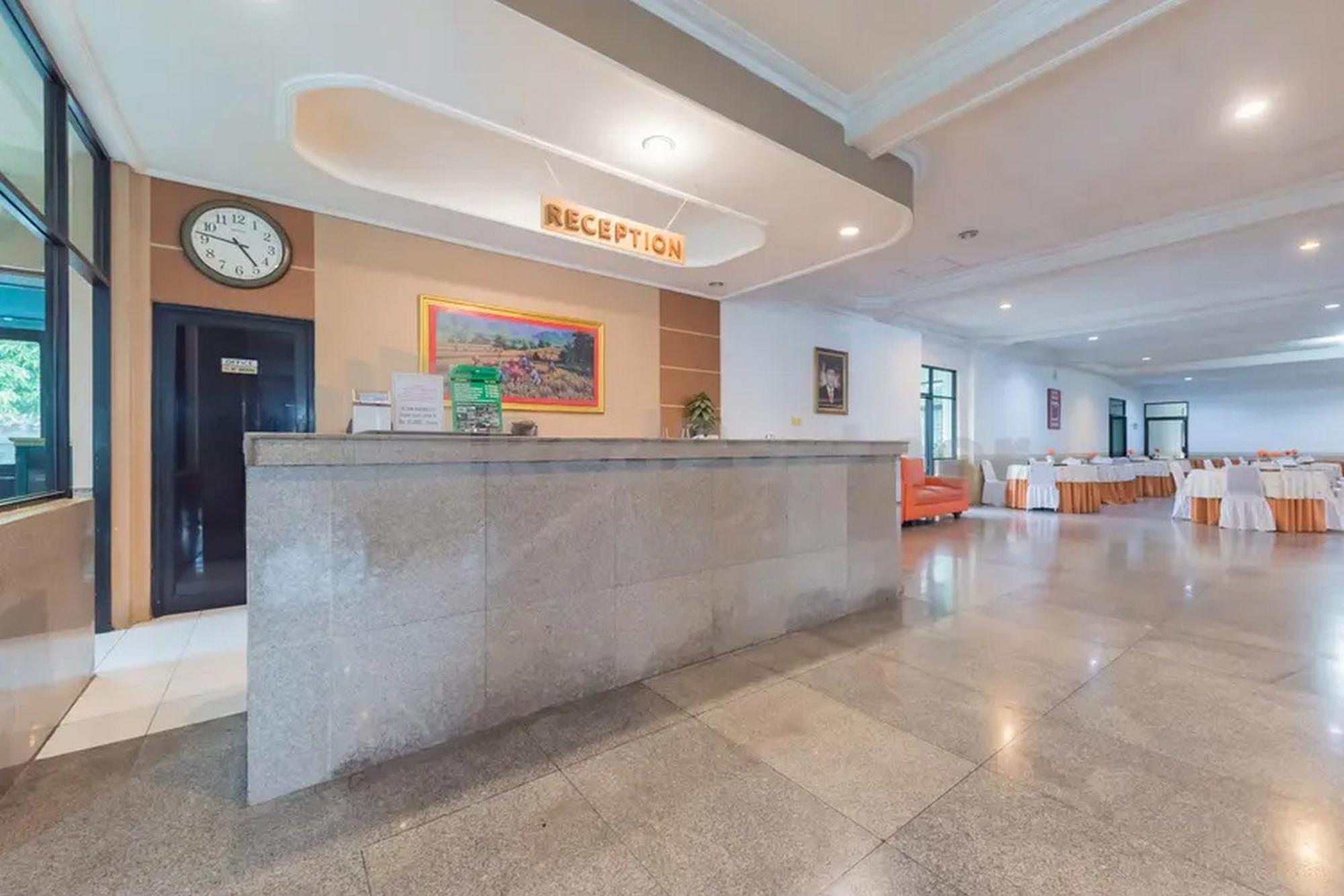 Hotel Ayong Linggarjati Kuningan Mitra Reddoorz المظهر الخارجي الصورة