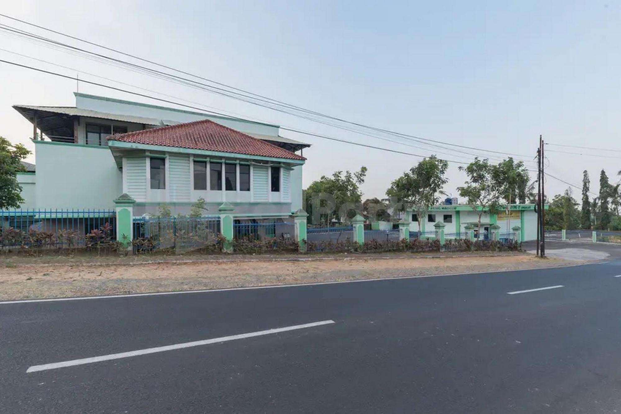 Hotel Ayong Linggarjati Kuningan Mitra Reddoorz المظهر الخارجي الصورة
