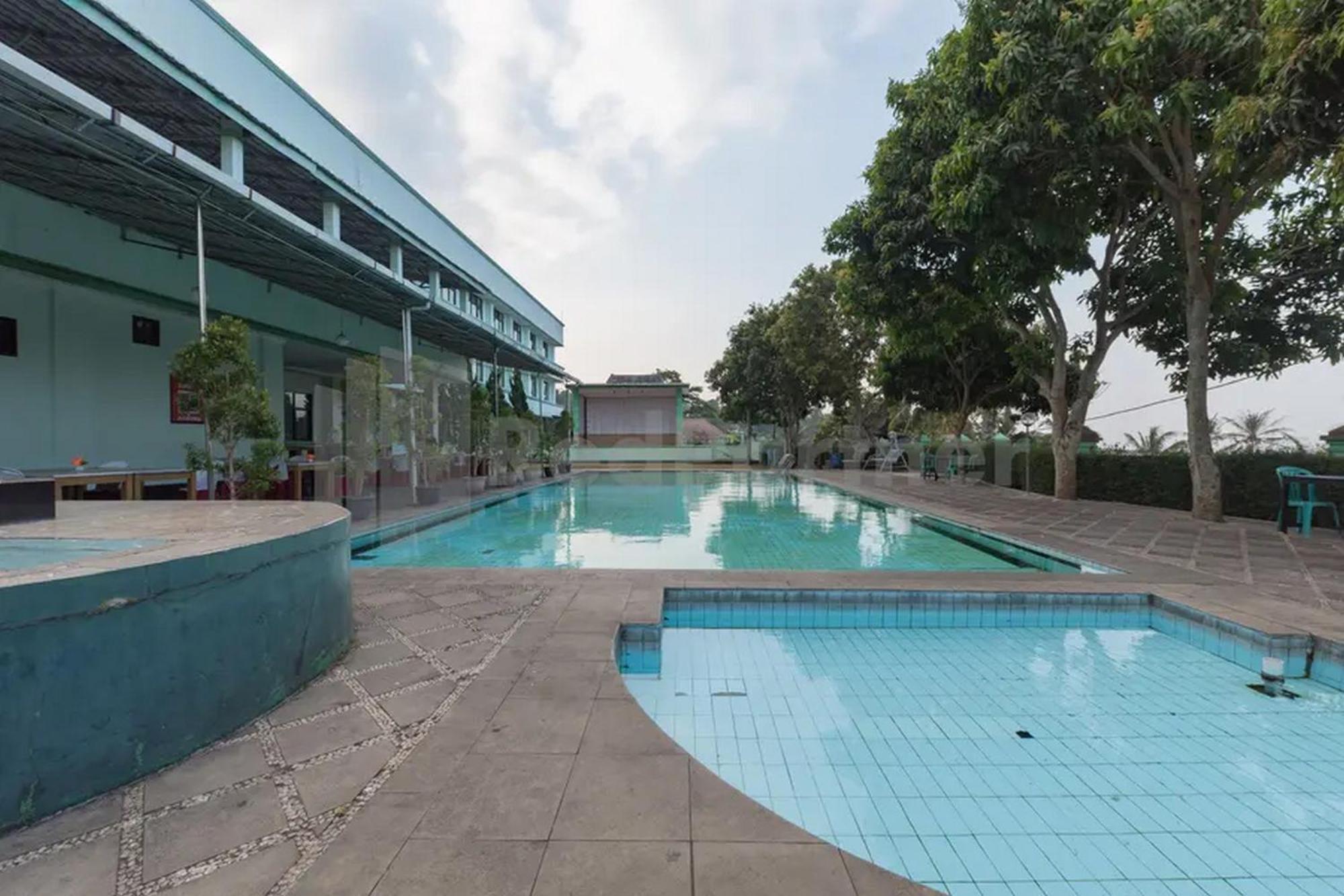 Hotel Ayong Linggarjati Kuningan Mitra Reddoorz المظهر الخارجي الصورة