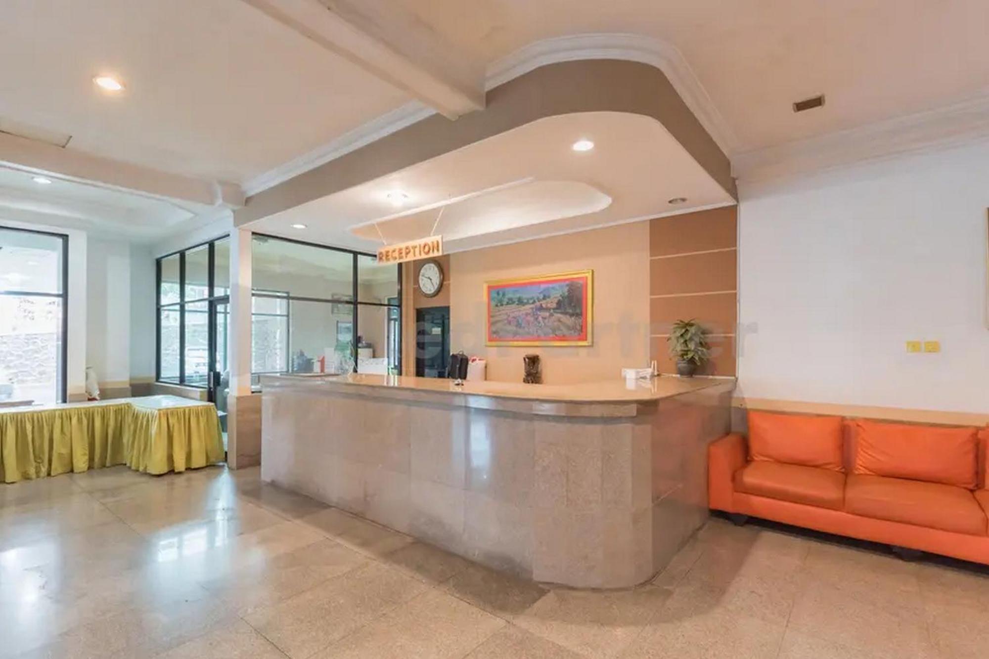 Hotel Ayong Linggarjati Kuningan Mitra Reddoorz المظهر الخارجي الصورة