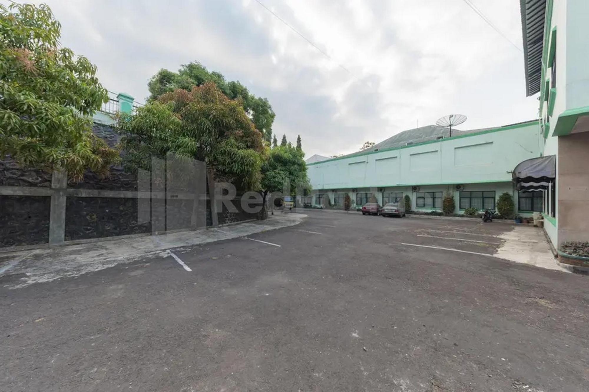 Hotel Ayong Linggarjati Kuningan Mitra Reddoorz المظهر الخارجي الصورة