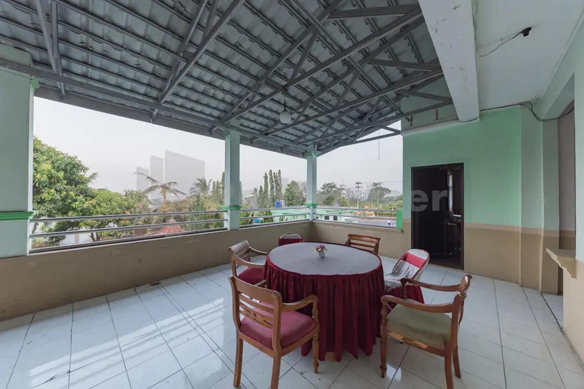 Hotel Ayong Linggarjati Kuningan Mitra Reddoorz المظهر الخارجي الصورة