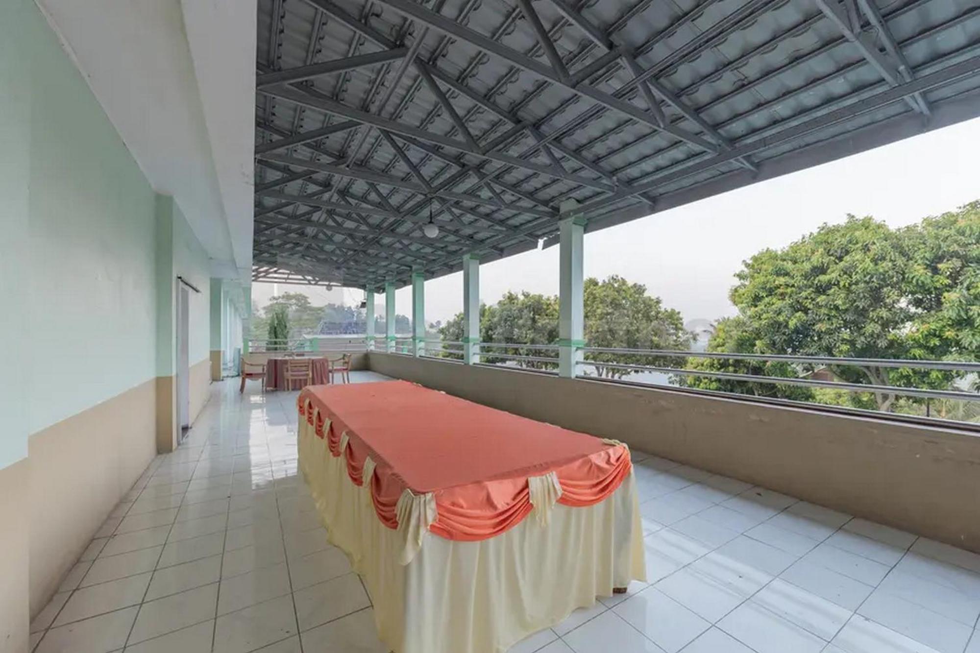 Hotel Ayong Linggarjati Kuningan Mitra Reddoorz المظهر الخارجي الصورة