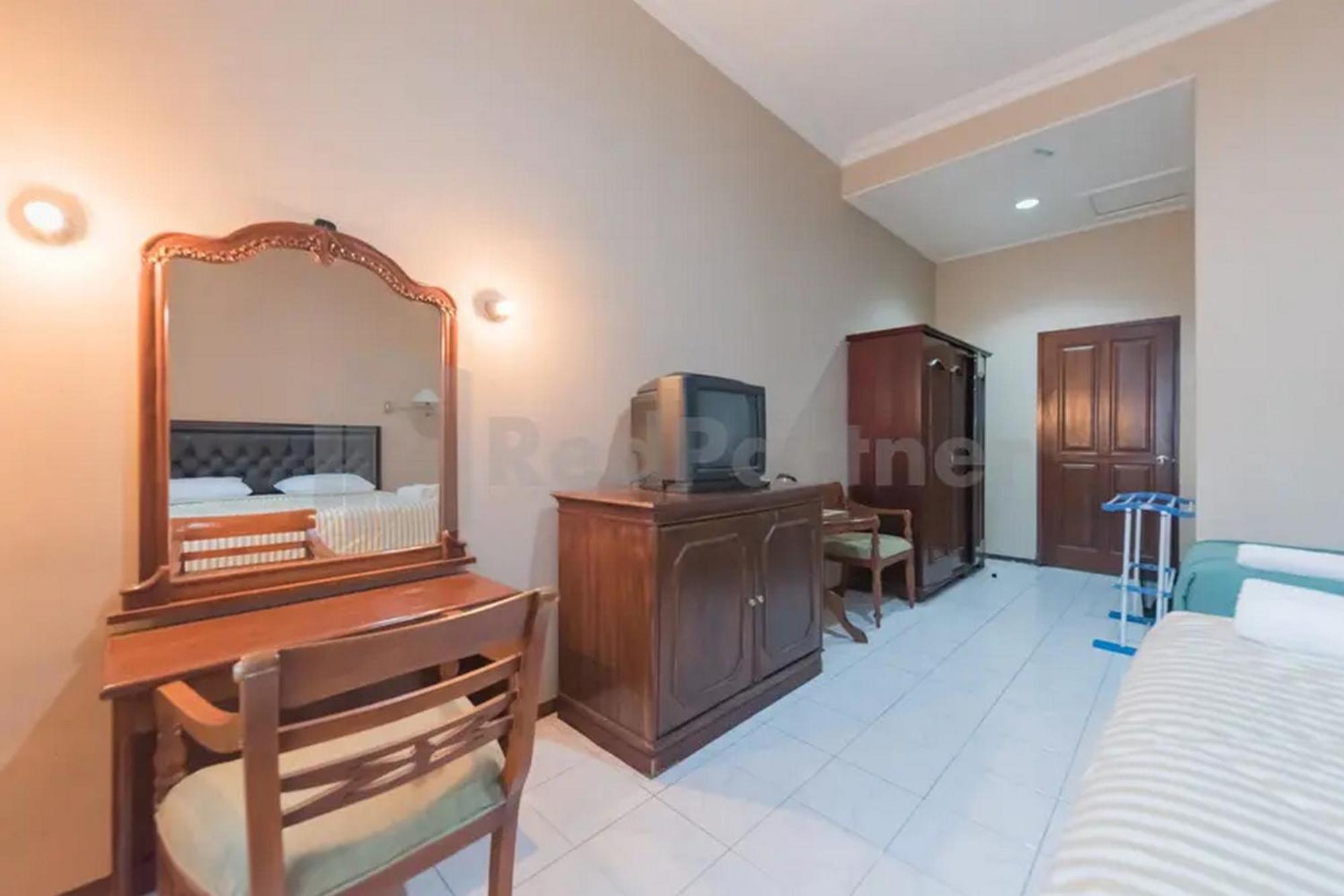 Hotel Ayong Linggarjati Kuningan Mitra Reddoorz المظهر الخارجي الصورة
