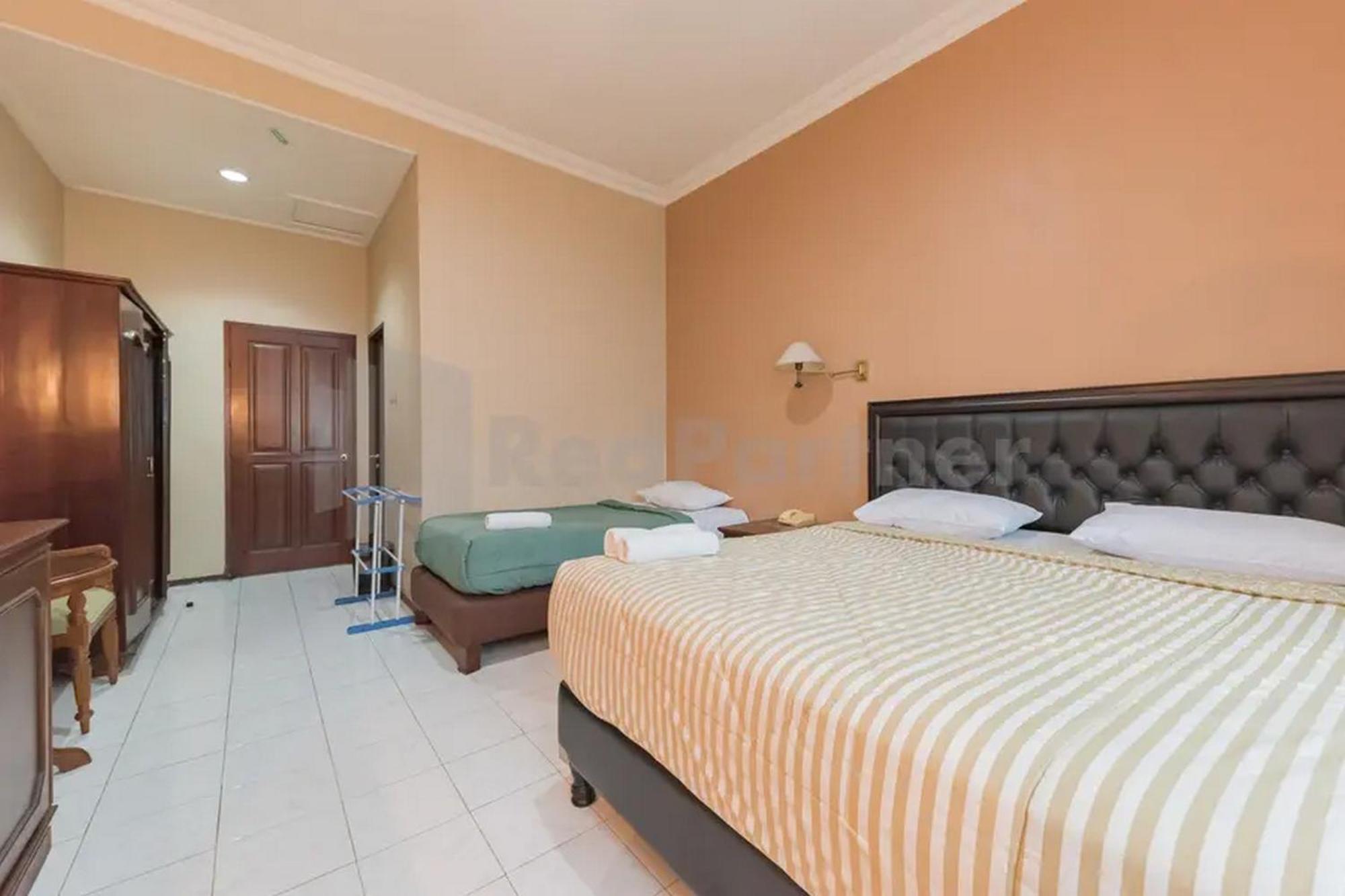 Hotel Ayong Linggarjati Kuningan Mitra Reddoorz المظهر الخارجي الصورة