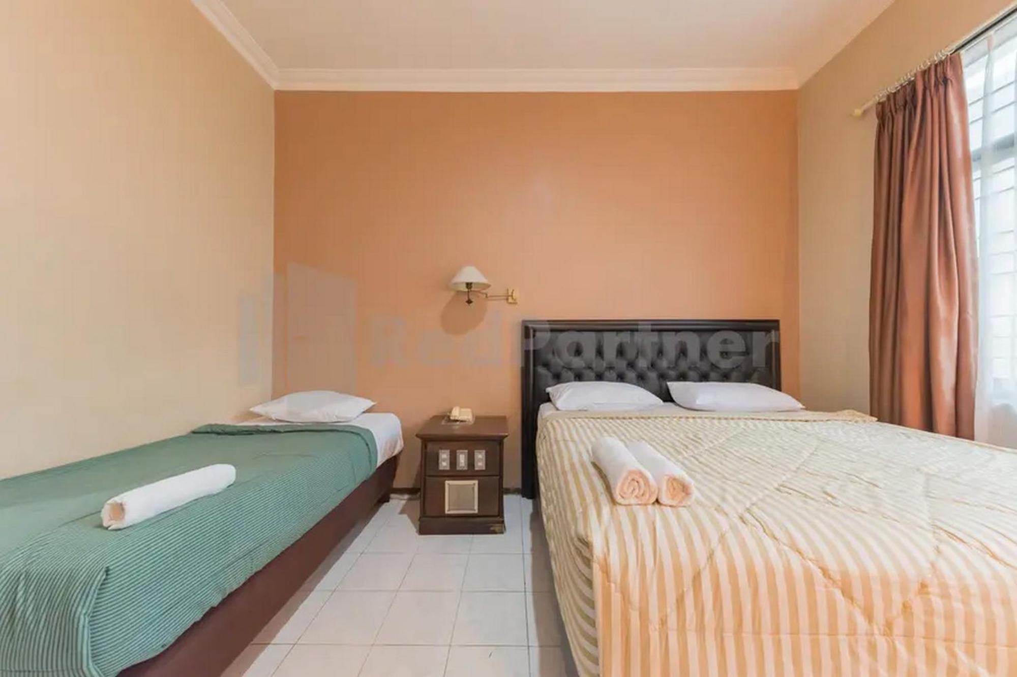 Hotel Ayong Linggarjati Kuningan Mitra Reddoorz المظهر الخارجي الصورة